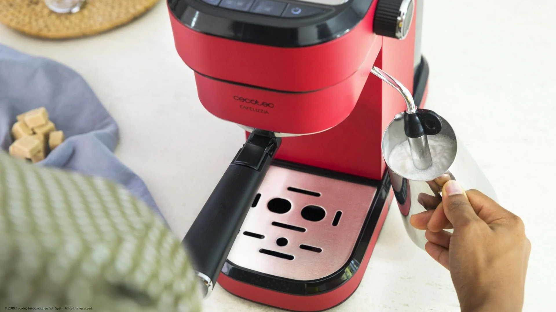 Cafetera espresso Cecotec Cafelizzia 790 Roja 1350 W 20 Bares 1.2L