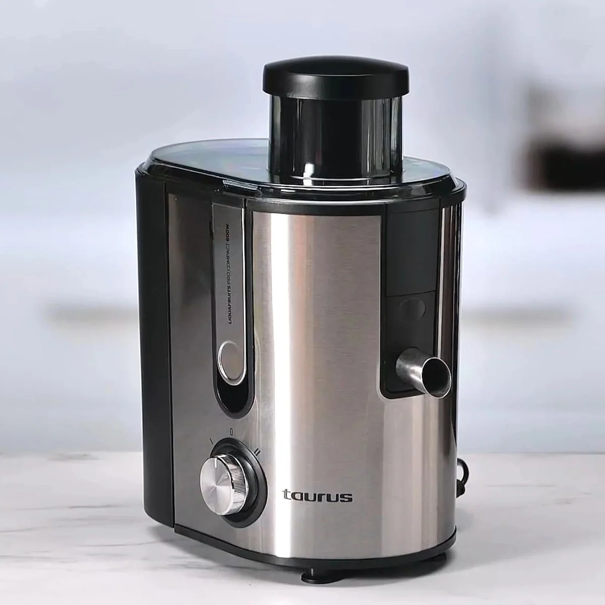 Licuadora Taurus Liquafruts Pro Compact 600W 2 modos Tecnología seca