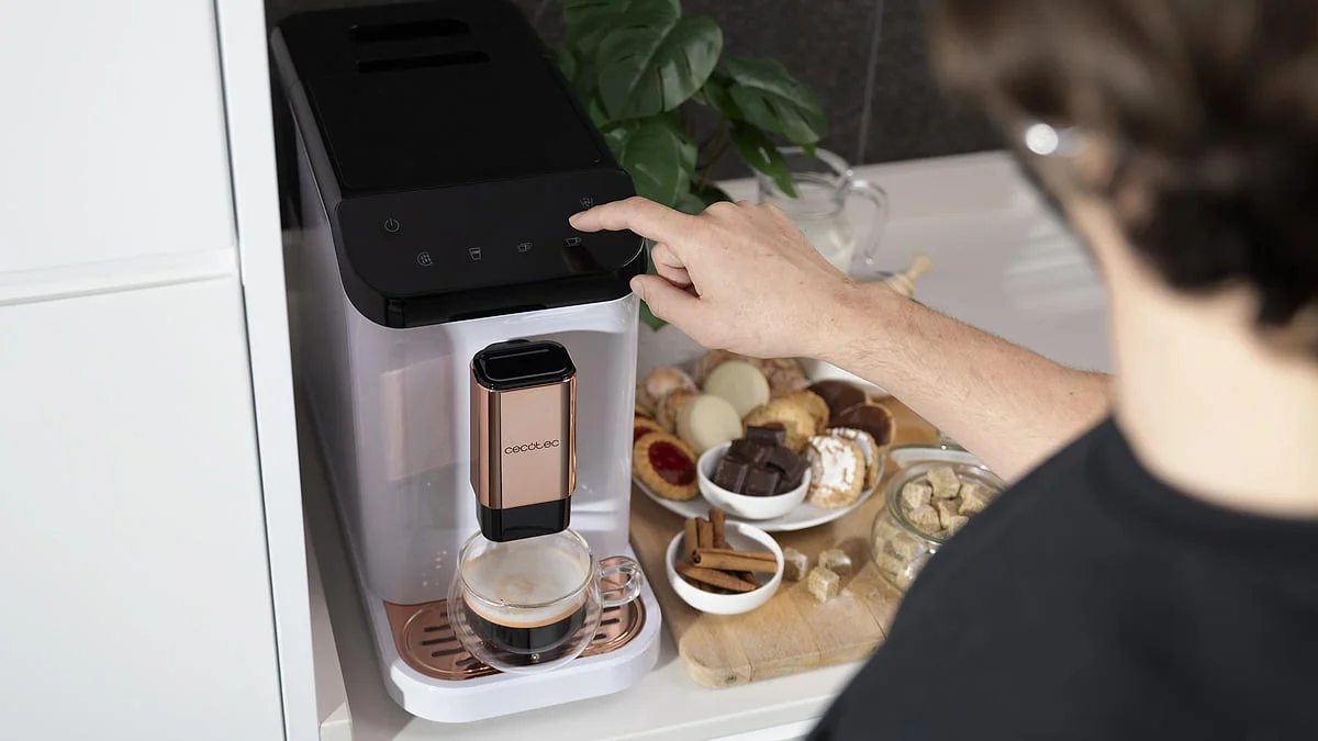Cafetera superautomática Cecotec Cremmaet Macchia White Rose