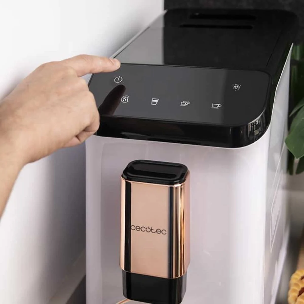 Cafetera superautomática Cecotec Cremmaet Macchia White Rose
