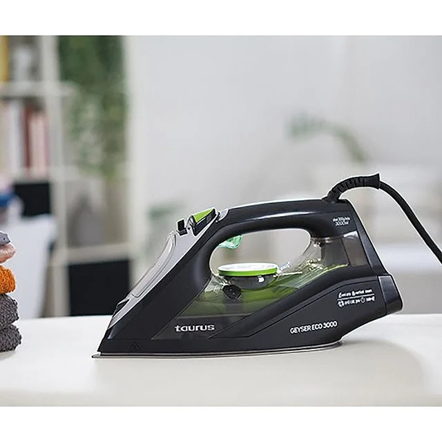 Plancha Vapor Taurus Geyser Eco 3000 3000W Suela Antiadherente Negra