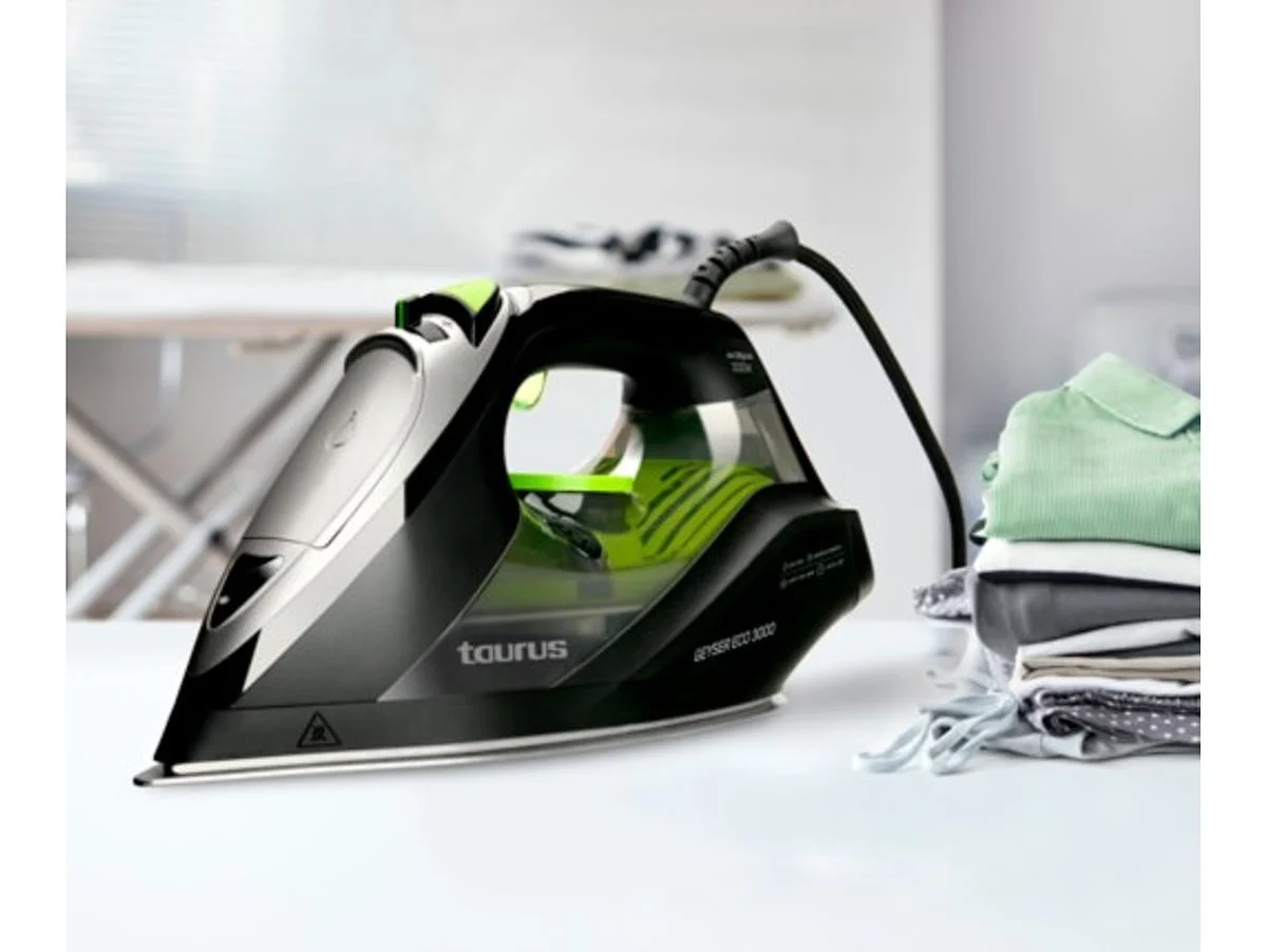 Plancha Vapor Taurus Geyser Eco 3000 3000W Suela Antiadherente Negra